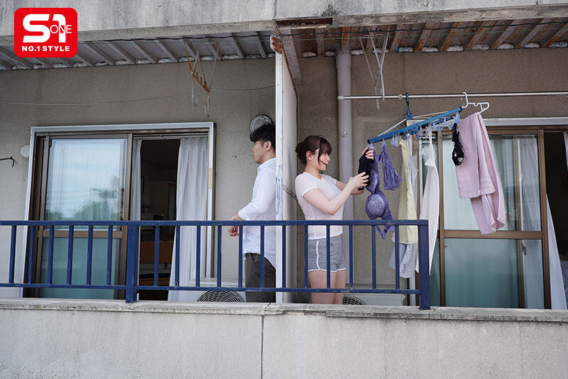 風で飛んできた下着を返しにいくたびに 谷間丸出しで微笑んでくる隣人のLカップお姉さん 鷲尾めい 画像2