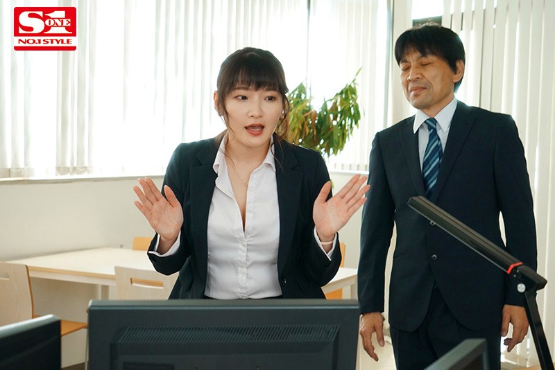 酔って目を覚ますと憧れのJカップ女上司とラブホで二人きり。そのまま朝まで全裸の二次会、三次会。 鷲尾めい 画像1