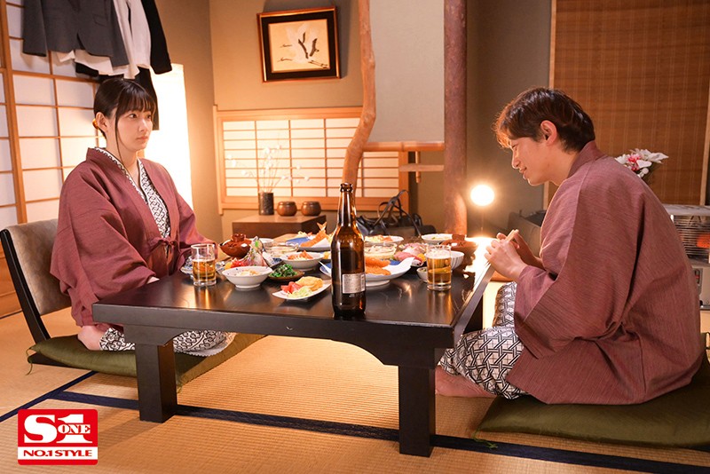 Jカップ美人上司がポツンと一軒宿で大嫌いなポンコツ部下と相部屋に… まさかの夜は立場逆転！絶倫チ●ポに一晩中「ひぃひぃ」イカされ続けるなんて… 鷲尾めい 画像2